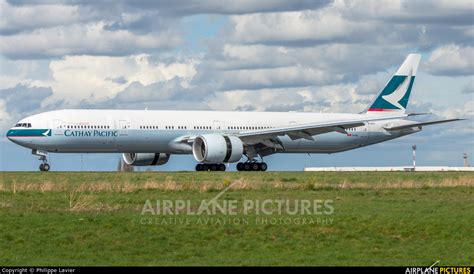 B Kqy Cathay Pacific Boeing 777 300er At Paris Charles De Gaulle
