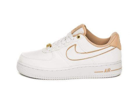 Showing you the best sneaker stockists from across the uk and europe. Кроссовки Nike Wmns Air Force 1 '07 LX (White / Bio Beige ...
