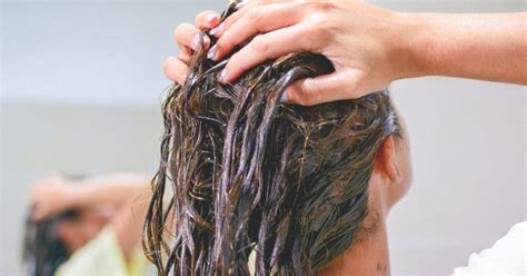 As your scalp becomes irritated by dandruff, it can start to feel itchy as the skin sheds its outer layer in a bid to get rid of the irritant. dandruff and dry scalp remedies - dry scalp and dandruff ...