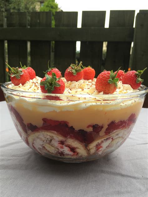 Easy Trifle | Classic British Dessert - TheUniCook Festive-Baking