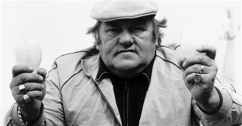 Jun 10, 2021 · charlotte dawson has paid a heartbreaking tribute to her father les dawson, 28 years on from his devastating death. Family of comedian Les Dawson finds unpublished romantic novel he wrote under pen-name of Maria ...