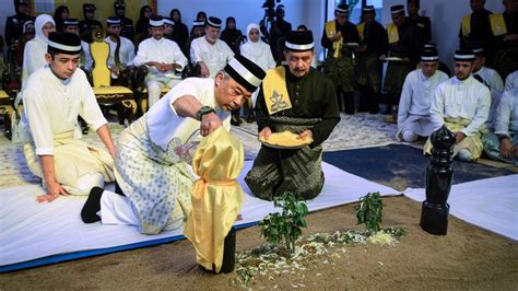 Pengganti sultan abdul halim muadzam shah. Almarhum Sultan Ahmad Shah Selamat Disemadikan - MYNEWSHUB