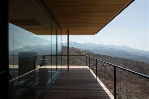 Kidosaki Architects Studio Cantilevers House In Yatsugatake Mountains