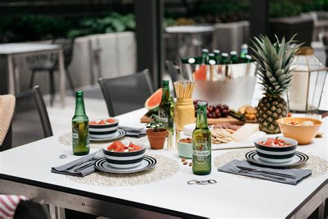 How to Host a Healthy Outdoor Dinner Party | Outdoor dinner parties, Outdoor dinner, Dinner party