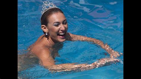 La Modelo Andrea Dellacasa Realiza El Tradicional Piscinazo