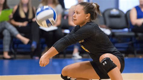 How To Dig A Volleyball And Be A Better Passer Set Up For Volleyball
