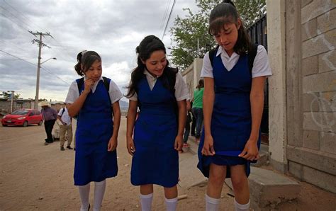 Director De Secundaria En Juárez Saca A Alumnas De Escuela