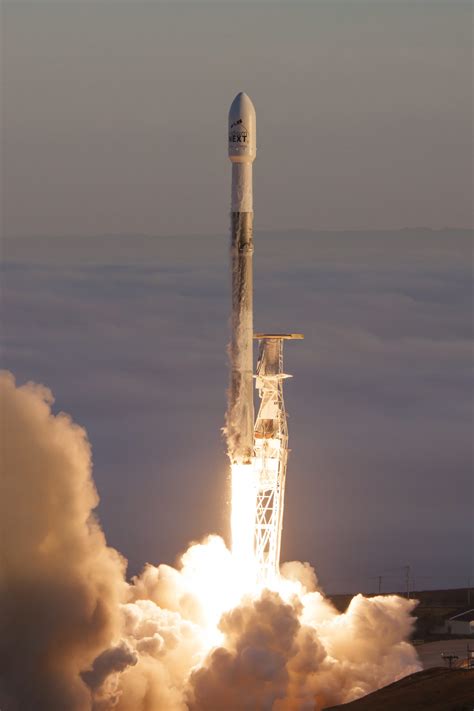 Photos Falcon 9 Climbs Into Morning Skies Over Californias Pacific