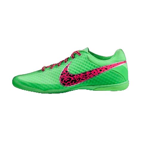 They all provide an equal level of performance. Indoor Soccer Shoes: Best Futsal Shoes Review