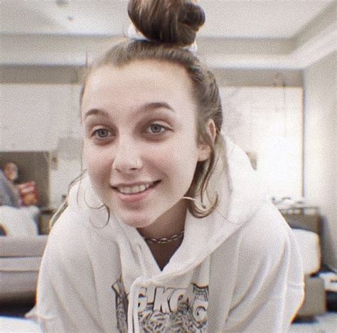 Emma Chamberlain Twitter Icon Dolan Twins Queen Favorite Celebrities Hair Styles Pretty