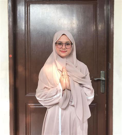 Manglingi Ini Potret 10 Penyanyi Dangdut Tanah Air Saat Pakai Hijab