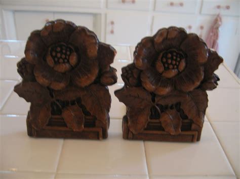 Nice Vintage Pair Of Carved Syrocco Orna Wood Book Ends Magnolia Rose