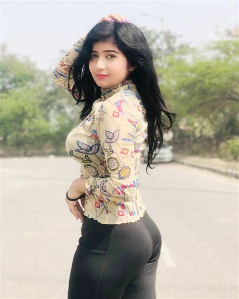 Neha Singh Biography Wiki Profession Age Instagram Income Net Worth