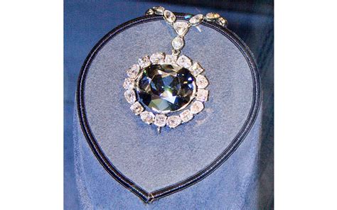 Story Of Titanics Iconic Heart Of The Ocean Diamond Necklace Dadlife