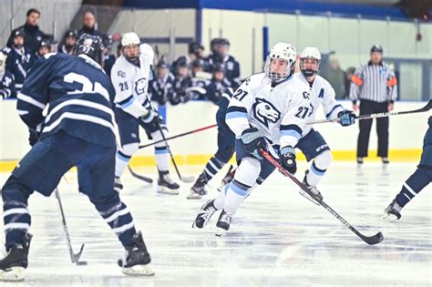 Mens Ice Hockey Suffers 5 1 Setback Against Middlebury Connecticut