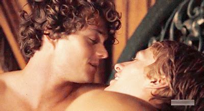 Thumbs Pro Famousmeat Will Tudor Finn Jones Kiss Naked In Game Of Thrones Season S Leaked