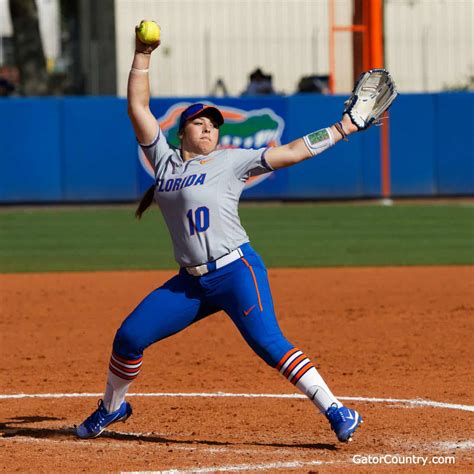 Florida Gators Softball Pitcher Natalie Lugo Pitches In Gatorcountry Com