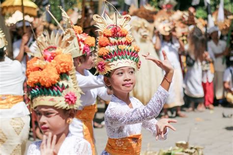 Contoh Budaya Yang Ada Di Indonesia