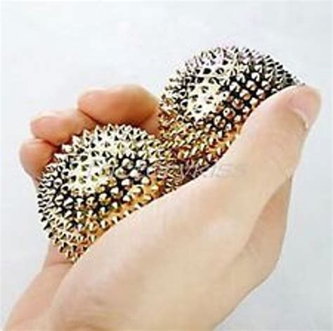 2 x magnetic palm acupressure needle balls