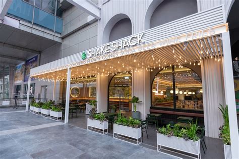 Shake Shack Opens Its Thai Flagship Restaurant On