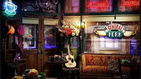 Pin By David E Ward On Backgrounds Central Perk Background Friends