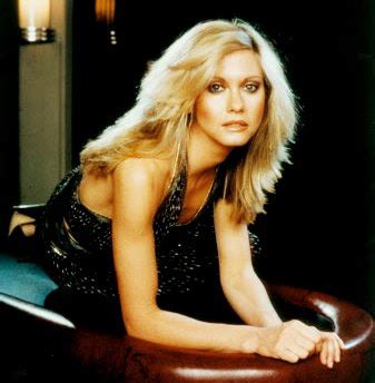 She is the youngest of three children , along with brother hugh and sister rona. FOTOS DE CANTANTES: FOTOS DE OLIVIA NEWTON-JOHN