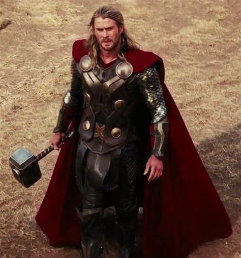A thor és a bosszúállók eseményeit követően, a sötét világban thor a világegyetem rendjéért harcol, eközben. Megkerült "Thor kalapácsa": Egy 1000 éves amuletten ...