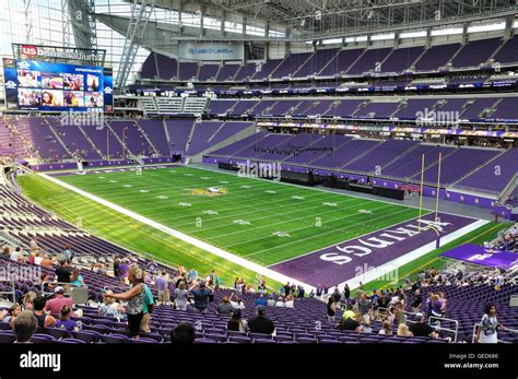Interior De Minnesota Vikings Us Bank Stadium En Minneapolis En Un Día
