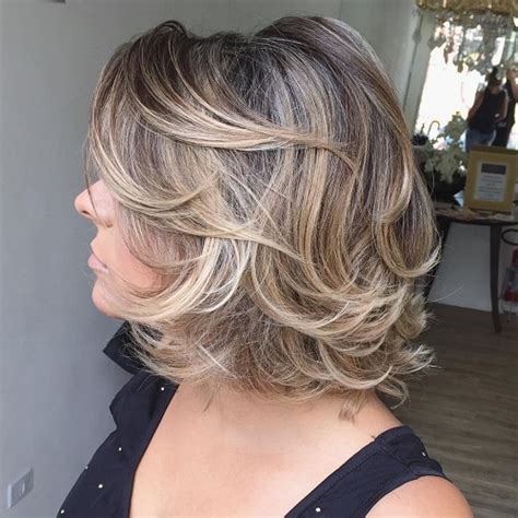The back of the short hairstyle is trimmed short and a side part is created to contour the face shape. 60 Most Prominent Hairstyles for Women Over 40