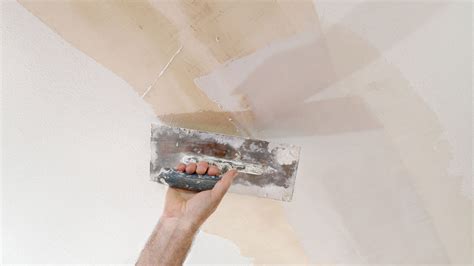 Aktuelle preise für produkte vergleichen! Repairing a Ceiling Hole | Mending Holes in Plaster ...