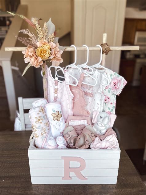 T Basket For Baby Girl Baby Shower Baskets Diy Baby Shower Ts