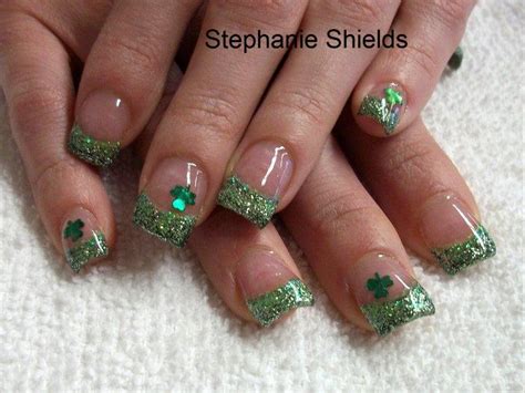 Are you wondering how to draw a shamrock on your nails? Green Nail Art Design for Saint Patrick's Day - Nail Art ...