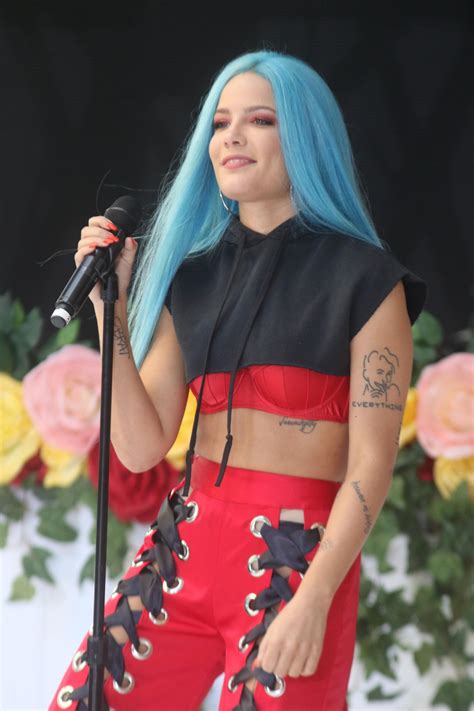 Halsey Performs On Nbcs Today Show At Rockefeller Center In Ny 06