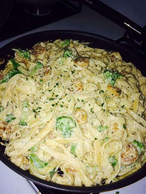 My recipe for fettuccine alfredo with shrimp is perfect for sharing with your valentine. This is Shrimp Alfredo with broccoli that I made ...