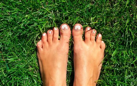 8 benefits of walking barefoot tips on how to start grounding