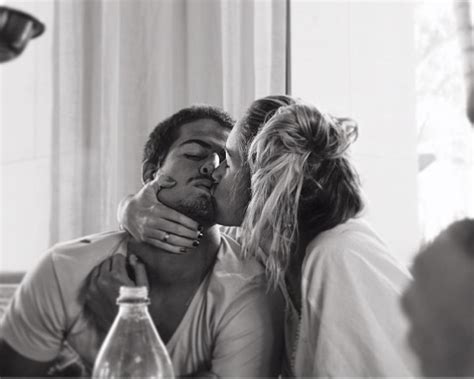 Enzo fez o clique de sua amada durante parada em uma marina de mônaco. Enzo Celulari ganha beijo da namorada em foto romântica ...