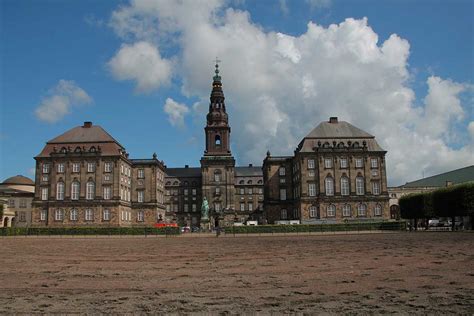 El Palacio De Christiansborg El Edificio Del Parlamento Danés