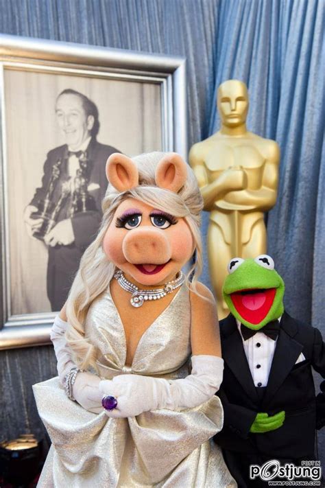 Miss Piggy And Kermit The Frog At The 2012 Oscars In Los Angeles