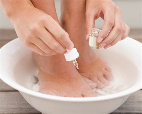 Un ongle incarné est très douloureux et nécessite des soins des pieds adaptés. 6 solutions pour soigner un ongle incarné de façon naturelle