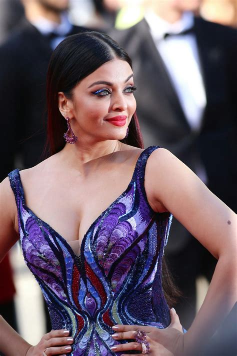 glamors girl aishwarya rai sexy photos goddess in sexy