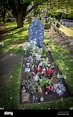 La tumba de la cantante Robin Gibb del grupo pop BeeGees en St Marys ...