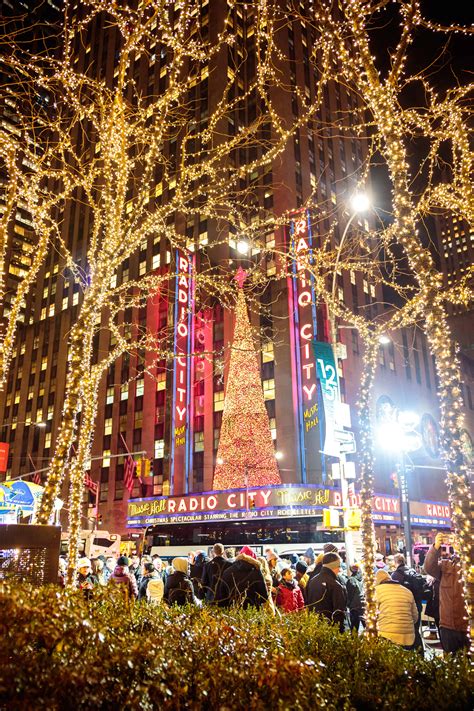 The pictures also work very well as wallpapers for your android and iphone smartphone. Christmas Lights Tour | New York City Sightseeing