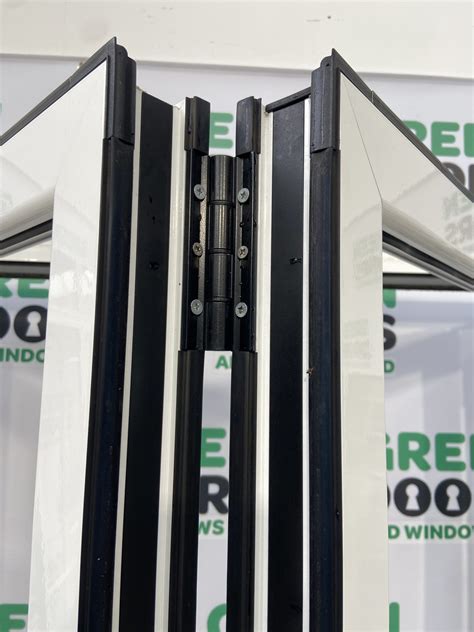 ALUK Aluminium White Bi-folding Doors | Green doors