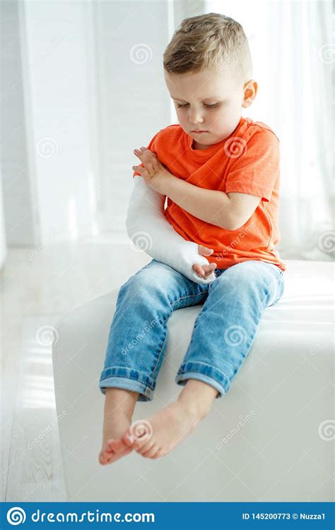 Little Boy With A Broken Arm Stock Image Image Of Childhood Checkup