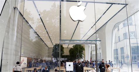 jony ive s first apple store is made of insane curved glass wired