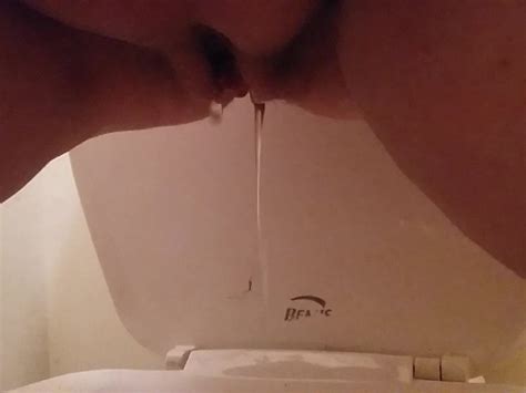 Amateur Sexy Milf Pissing Homemade Pee Piss Pussy Close Up