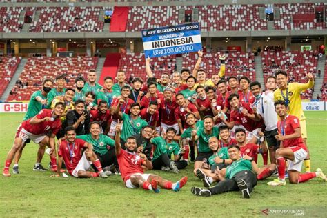 indonesian men s football team wins gold at sea games first in 32 years good news macau