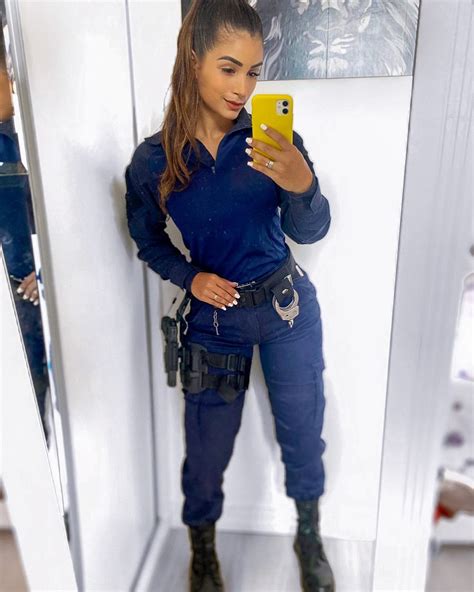 Gorgeous Brazil Cop Becomes Online Hit For Saucy Insta Snaps ViralTab