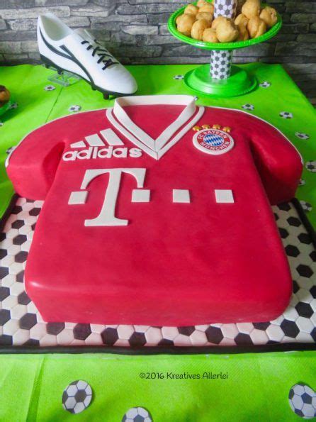 First attempt at a football cake not as challenging as i thought but as with every cake you learn something different xxxx. Die besten 25+ Fc bayern torte Ideen auf Pinterest | Fc ...