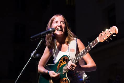 Inés Saavedra Cantando Amor Es Amor En El Día Del Orgullo Lgtbi 2017